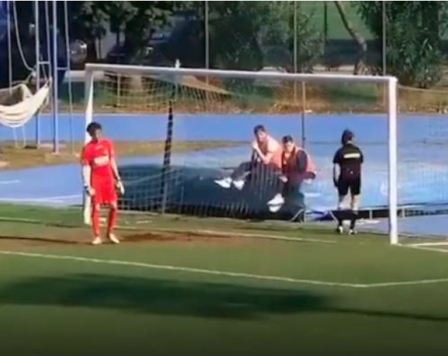 Donne arbitro offese choc articolo ottopagine